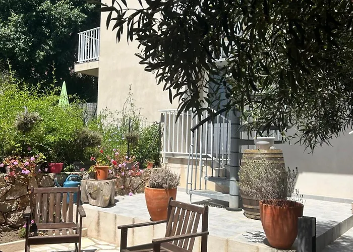 Village 2 * Cargèse