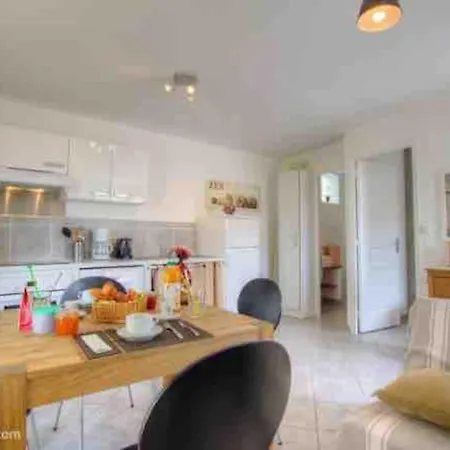 Village 2 Apartment *