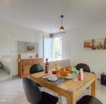 Village 2 Apartment *